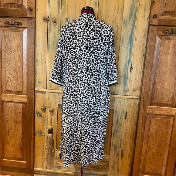 Black & White Tunic Dress - Picture 2 of 4